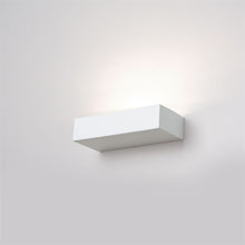Kép betöltése a galériamegjelenítőbe: Szögletes fali lámpa - kicsi