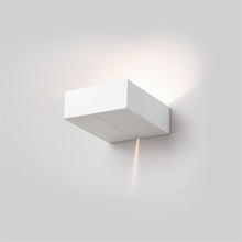 Kép betöltése a galériamegjelenítőbe: Szögletes fali lámpa -világító réssel